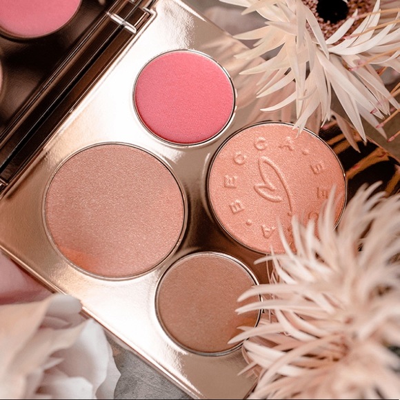 Becca x Chrissy Teigen | HP ⭐️ Glow Face Palette - Picture 5 of 8